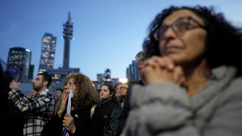 Die Hamas hat die Namen drei weiterer am Samstag freizulassender israelischer Geiseln zun&auml;chst nicht wie erwartet &uuml;bermittelt. Noch befinden sich 79 Verschleppte in der Gewalt von Islamisten m Gazastreifen.