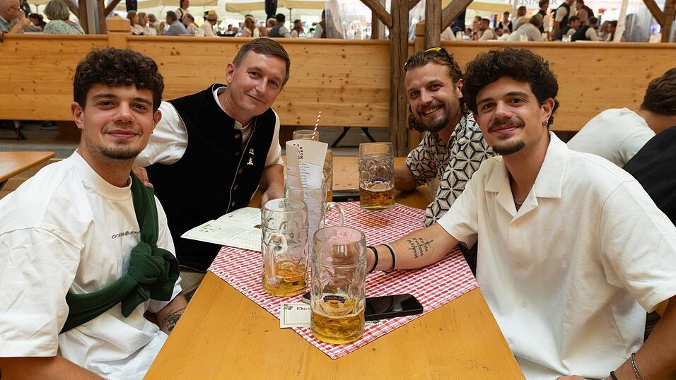 Die Partybilder vom Montag, 10. August, aus dem Festzelt Reisinger. Die Partybilder vom Montag, 10. August, aus dem Festzelt Reisinger.