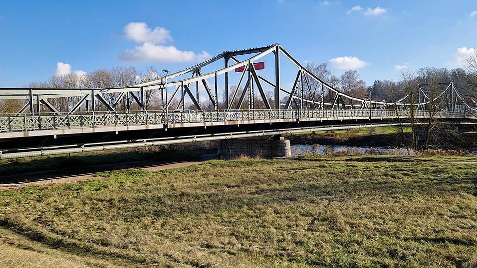 Die Landauer Isarbr&uuml;cke ist bereits in einem schlechten Zustand. Sie muss dringend saniert werden. Daf&uuml;r wird sie im kommenden Jahr komplett gesperrt.