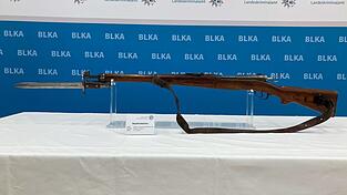 Der Verkäufer der Waffe hat laut den Ermittler nicht gewusst, dass gegen den Täter ein behördliches Waffenbesitzverbot bestanden hatte.