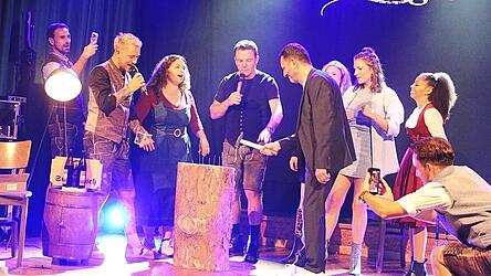 Beim Nagelspiel hatte am Ende Anni Perka das bessere Zielwasser und Händchen.