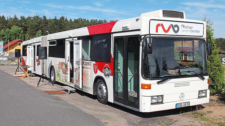 Nach über dreijähriger Umbauphase hat sich der Linienbus in einen Partybus verwandelt. Nach über dreijähriger Umbauphase hat sich der Linienbus in einen Partybus verwandelt.