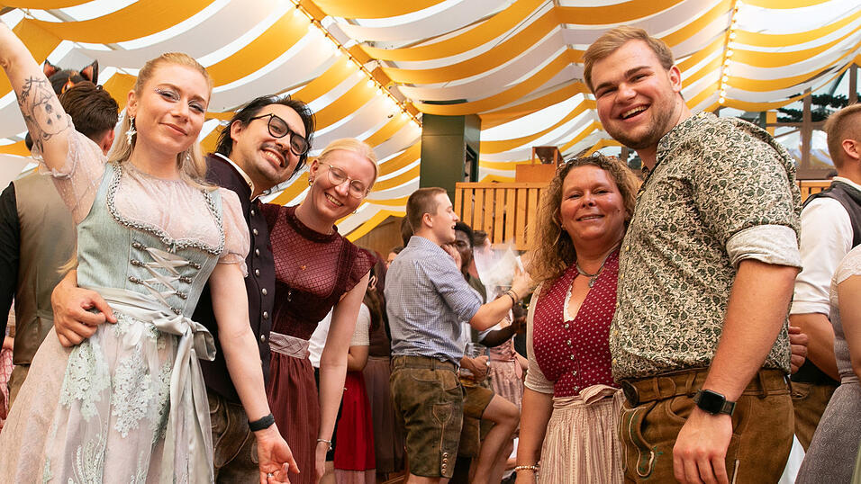 Die Partybilder vom Freitag, 15. August, aus dem Festzelt Nothaft. Die Partybilder vom Freitag, 15. August, aus dem Festzelt Nothaft.