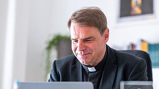 Bischof Stefan Oster will die Studie nun in Ruhe lesen. (Archivfoto) Bischof Stefan Oster will die Studie nun in Ruhe lesen. (Archivfoto)