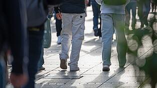 Junge Menschen wollen an diesem Samstag in vielen deutschen Städten auf die Straße gehen. (Symbolbild) Junge Menschen wollen an diesem Samstag in vielen deutschen Städten auf die Straße gehen. (Symbolbild)