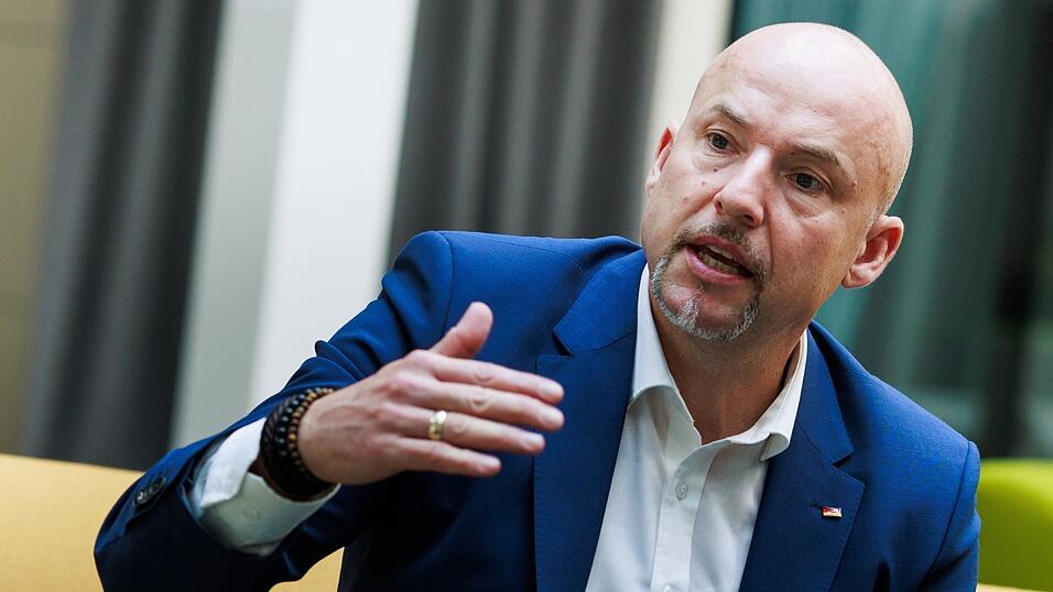 Alexander Hoffmann, CSU-Landesgruppenchef will so viel Technologieoffenheit, dass sich auch alte Technologien neu erfinden k&ouml;nnen.