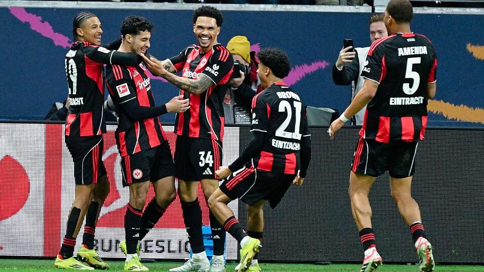 Eintracht Frankfurt feierte einen wichtigen Sieg. Eintracht Frankfurt feierte einen wichtigen Sieg.