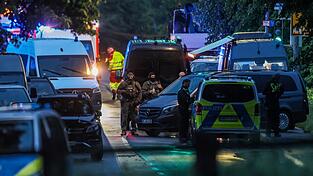 Auch ein Spezialeinsatzkommando (SEK) r&uuml;ckte an.