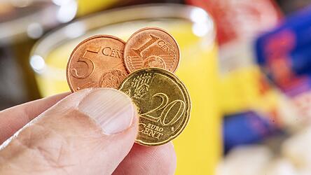 Zuckersteuer und h&ouml;here Preise f&uuml;r Zigaretten: Sie treffen vor allem Menschen mit wenig Geld hart.