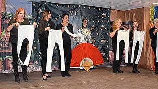 Haute Couture und lange Unterhosen, das schloss sich auf der Modenschau in Moosburg nicht aus.