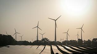 Wind (30 Prozent) und Photovoltaik (16 Prozent) stehen zusammen f&uuml;r fast die H&auml;lfte der Stromerzeugung in Deutschland. (Symbolbild)