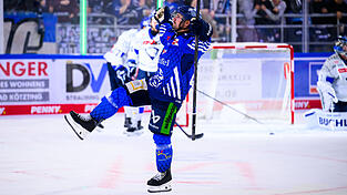 Mit einem wunderschön herauskombinierten Treffer zum 2:1 brachte Skyler McKenzie die Straubing Tigers gegen den ERC Ingolstadt im letzten Drittel auf die Siegerstraße. Mit einem wunderschön herauskombinierten Treffer zum 2:1 brachte Skyler McKenzie die Straubing Tigers gegen den ERC Ingolstadt im letzten Drittel auf die Siegerstraße.