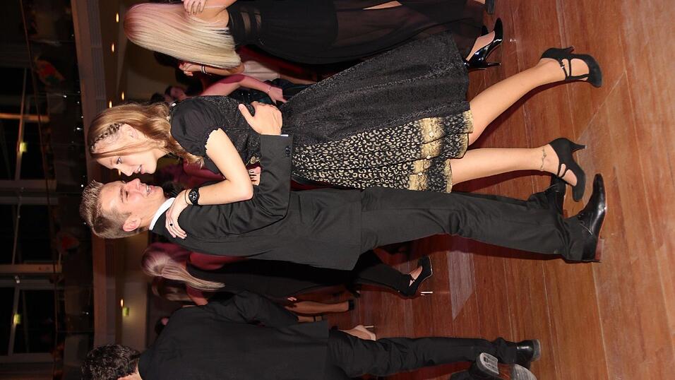 Die Bilder vom Abschlussball der Tanzschule Seidel in der Fraunhofer-Halle am 28. November. Die Bilder vom Abschlussball der Tanzschule Seidel in der Fraunhofer-Halle am 28. November.