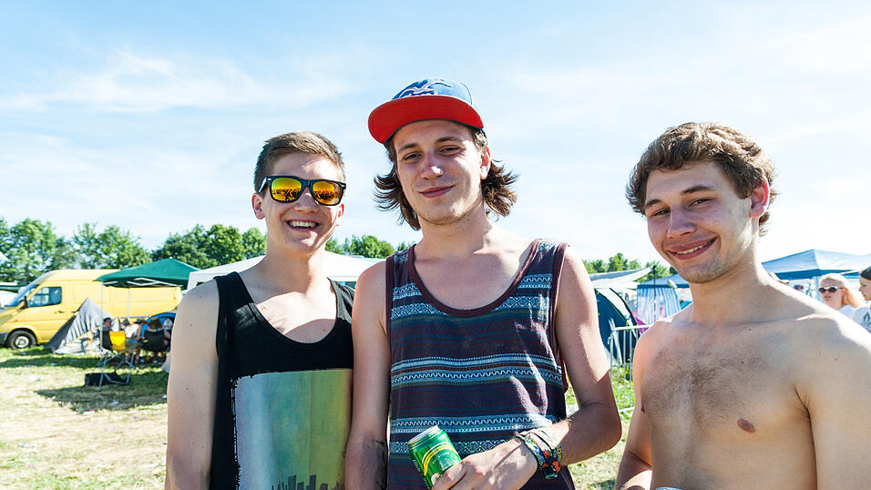Ein Streifzug durch das Campinggelände: Trotz heißer Temperaturen sind die Festivalbesucher bestens gelaunt. (Foto: Susanne Raith) Ein Streifzug durch das Campinggelände: Trotz heißer Temperaturen sind die Festivalbesucher bestens gelaunt. (Foto: Susanne Raith)
