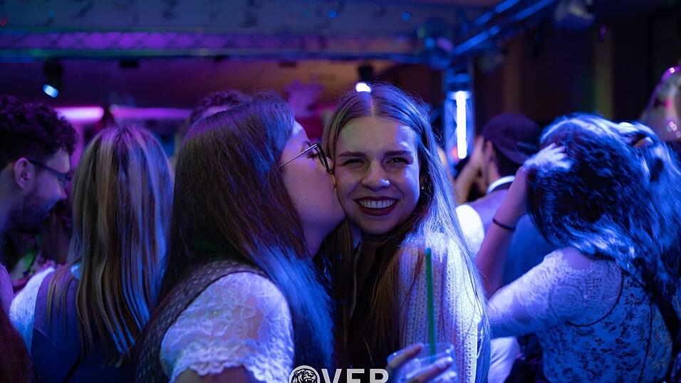 Auch am zweiten Volksfestfreitag schauten viele G&auml;ste im Overtime vorbei.