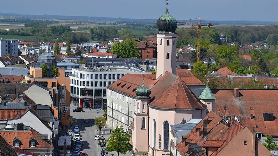 Besonders bei klarem Wetter geht der Ausblick nicht nur in die Stadt Straubing, sondern weit in den Gäuboden und in den Bayerischen Wald.