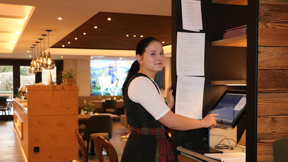 Spuckt ab sofort neue Preise aus: die Kasse im Hotel 'Amberger Hof'. Spuckt ab sofort neue Preise aus: die Kasse im Hotel 'Amberger Hof'.