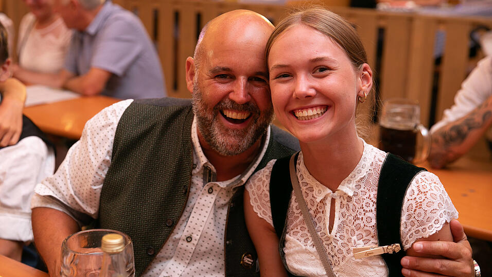 Die Partybilder vom Montag, 18. August, aus dem Festzelt Greindl. Die Partybilder vom Montag, 18. August, aus dem Festzelt Greindl.