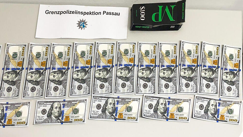 Die Polizei hat dieses Filmgeld beschlagnahmt. Die Polizei hat dieses Filmgeld beschlagnahmt.