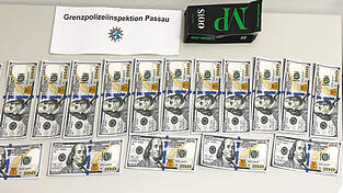 Die Polizei hat dieses Filmgeld beschlagnahmt. Die Polizei hat dieses Filmgeld beschlagnahmt.