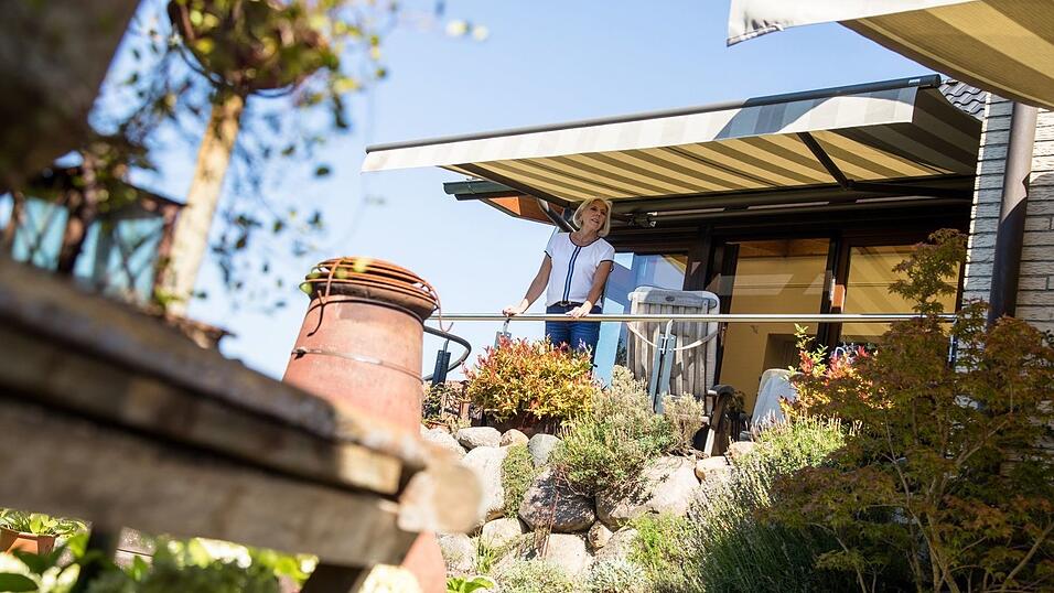 Ein Eigenheim bedeutet für viele Sicherheit und Geborgenheit und scheint der ideale Weg zum Altern zu sein. Ein Eigenheim bedeutet für viele Sicherheit und Geborgenheit und scheint der ideale Weg zum Altern zu sein.