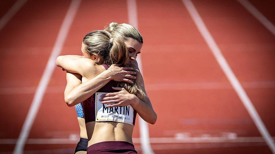Zeitgleich mit Johanna Martin kam Jana Lakner (hinten) beim 400-Meter-Lauf in Dresden ins Ziel. Zeitgleich mit Johanna Martin kam Jana Lakner (hinten) beim 400-Meter-Lauf in Dresden ins Ziel.