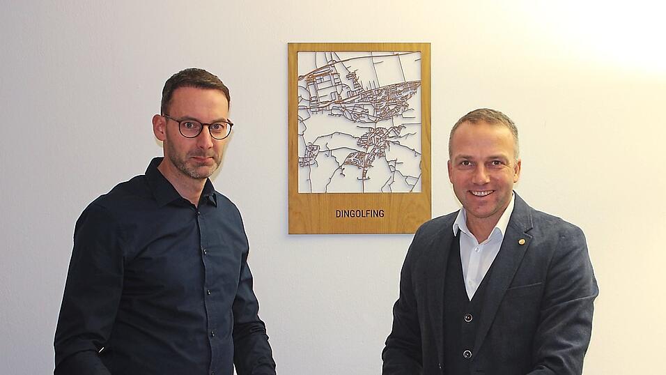 Stadtkämmerer Stefan Stöger und Bürgermeister Armin Grassinger erläuterten die wichtigsten Zahlen, Daten und Fakten aus dem über 600 Seiten umfassenden Haushalt 2024. Stadtkämmerer Stefan Stöger und Bürgermeister Armin Grassinger erläuterten die wichtigsten Zahlen, Daten und Fakten aus dem über 600 Seiten umfassenden Haushalt 2024.