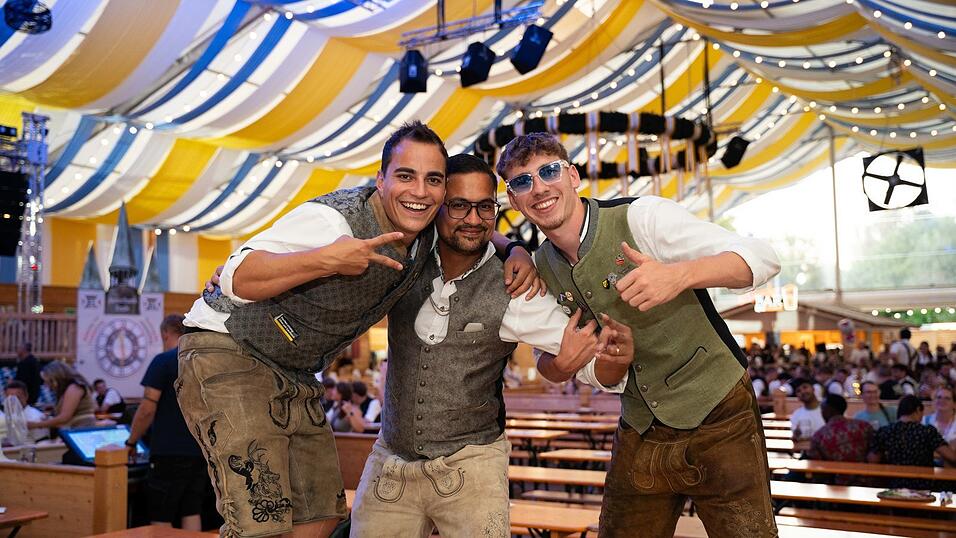 Die Partybilder vom Donnerstag, 13. August, aus dem Festzelt Reisinger. Die Partybilder vom Donnerstag, 13. August, aus dem Festzelt Reisinger.