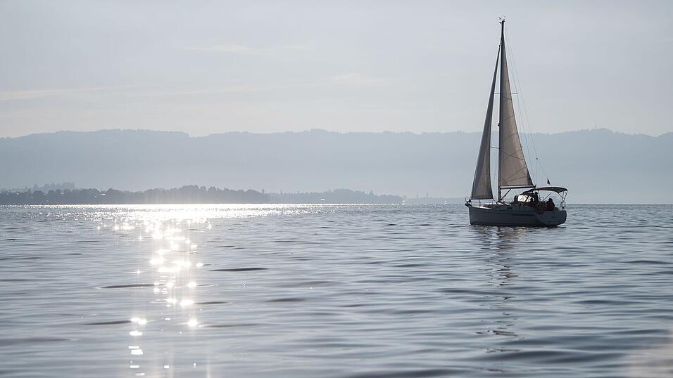 Nach einer tödlichen Kollision auf dem Bodensee kommt auf einen Motorbootfahrer ein zweiter Prozess zu. (Symbolbild) Nach einer tödlichen Kollision auf dem Bodensee kommt auf einen Motorbootfahrer ein zweiter Prozess zu. (Symbolbild)