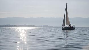 Nach einer tödlichen Kollision auf dem Bodensee kommt auf einen Motorbootfahrer ein zweiter Prozess zu. (Symbolbild) Nach einer tödlichen Kollision auf dem Bodensee kommt auf einen Motorbootfahrer ein zweiter Prozess zu. (Symbolbild)