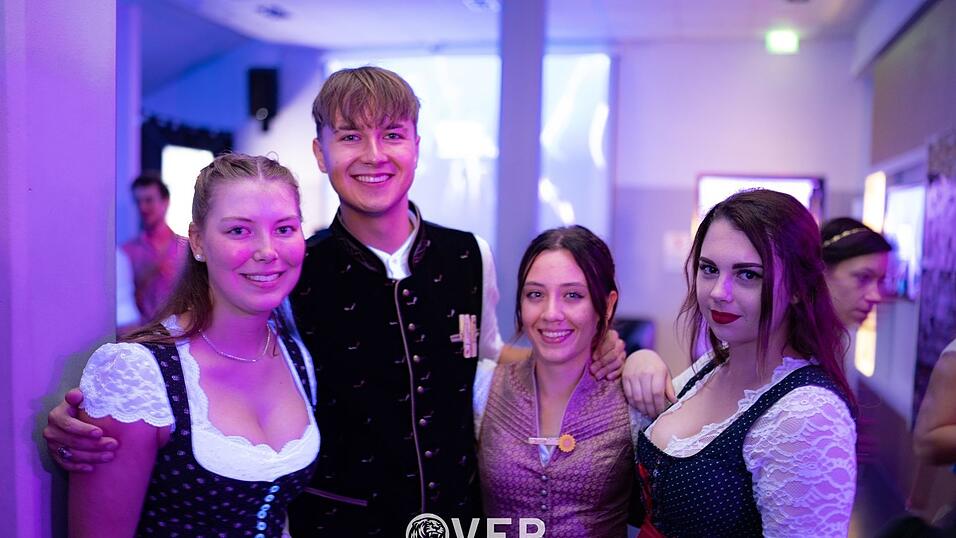 Auch am zweiten Volksfestfreitag schauten viele G&auml;ste im Overtime vorbei.