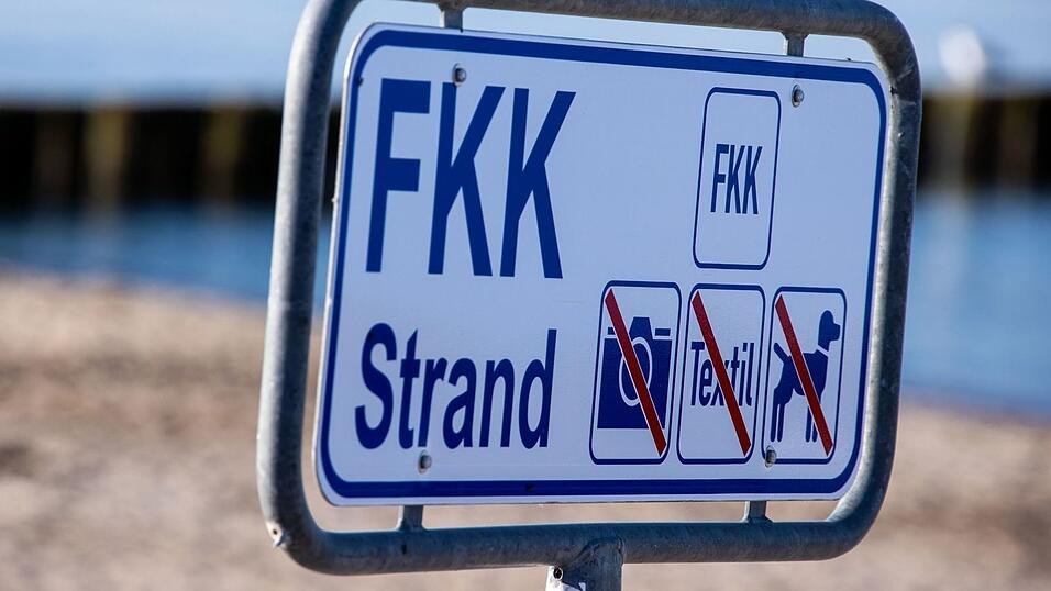 Wenn jemand nackt am Strand liegt, bedeutet das nicht, dass sie oder er dort fotografiert werden darf. (Symbolbild) Wenn jemand nackt am Strand liegt, bedeutet das nicht, dass sie oder er dort fotografiert werden darf. (Symbolbild)
