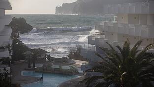 Nach dem Sturm k&ouml;nnen sich die Menschen auf Mallorca auf ein ruhigeres Wochenende mit Sonne freuen. N&auml;chste Woche soll es wieder regnen. (Archivbild)