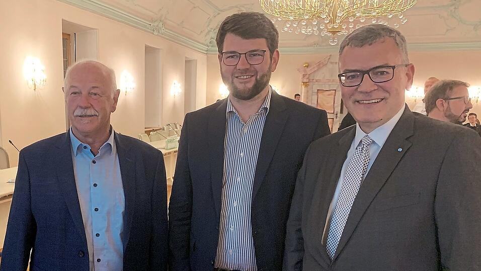 Der Landkreis Freising wird im Maximilianeum in M&uuml;nchen auch in den n&auml;chsten f&uuml;nf Jahren durch drei Politiker vertreten sein. Von links: Benno Zierer (Freie W&auml;hler), Johannes Becher (Gr&uuml;ne), Dr. Florian Herrmann (CSU).