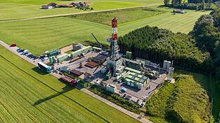 Der Bohrturm ist zwar schon l&auml;ngst wieder abgebaut - die Sorge um das Trinkwasser der Gemeinde Reichling unweit des Ammersees ist aber gro&szlig;. Auch das Wasserwirtschaftsamt Weilheim f&uuml;rchtet angesichts hoher Schadstoffwerte um die Sicherheit der &ouml;rtlichen Trinkwasserquelle unweit des Bohrplatzes. (Archivbild)