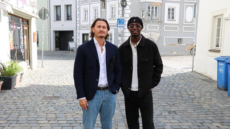 „Das Ziel ist, eines Tages von der Musik leben zu können“: Yannik Schmidt alias Friz-z (links) und Patricio Marques da Silva Ernesto alias Marrkeez investieren viel Zeit und Energie in ihre Lieder.