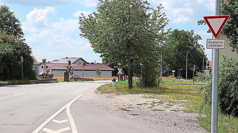 Bis der Bahn&uuml;bergang an der Scheiblerstra&szlig;e von der Bahn fertiggestellt wird, gilt nun f&uuml;r Autofahrer Tempo 30.