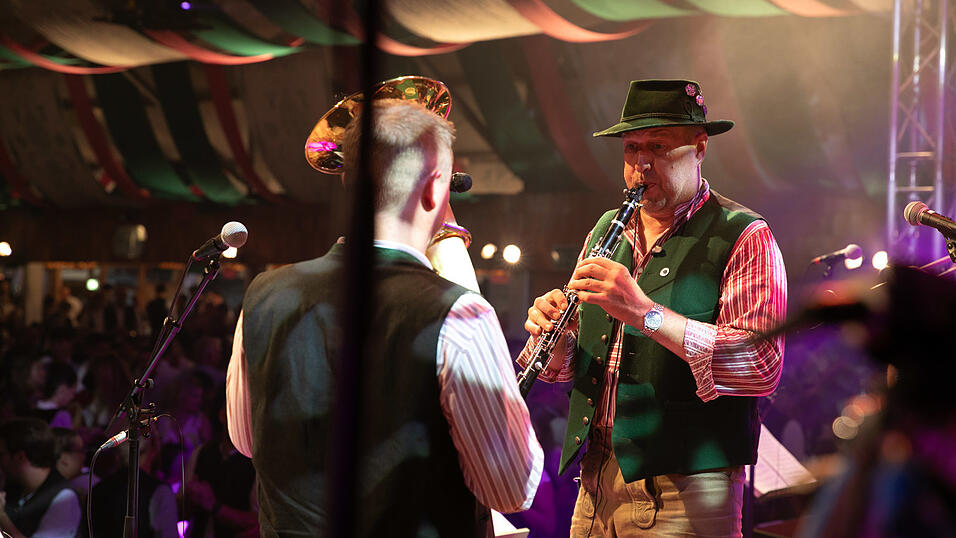 Echte Blasmusikfans lie&szlig;en sich auch den zweiten Auftritt in Folge am Dienstagabend nicht entgehen.