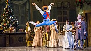 Auch die Oper „Der Nussknacker“ in der Inszenierung des Royal Ballet aus London ist im Viechtacher Kino zu sehen. Auch die Oper „Der Nussknacker“ in der Inszenierung des Royal Ballet aus London ist im Viechtacher Kino zu sehen.
