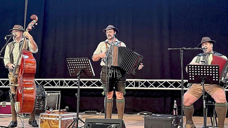 Am Mittwoch spielte die Luisss Leit’n Musi im Festzelt Weckmann am Gäubodenvolksfest. Nächster Auftritt ist am Samstag.