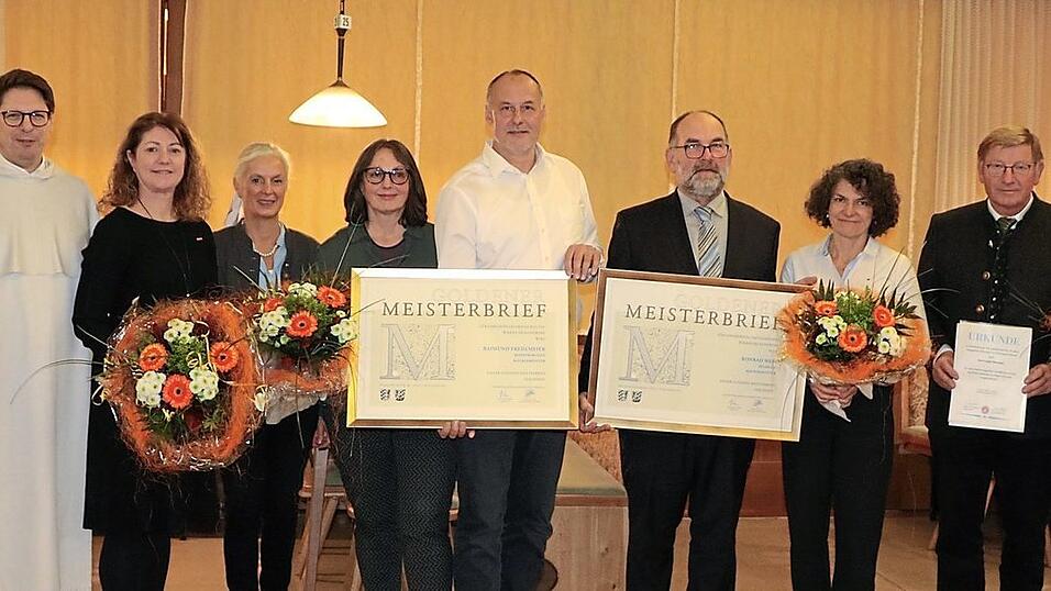 MdB Florian Oßner, Pater Paul Hellmeier, Vizepräsidentin Claudia Geiselhöringer, Geschäftsführerin Sarah Himmelreich, Margit und Raimund Fredlmeier, Konrad und Heidi Heß, Josef und Christine Kiermeier.