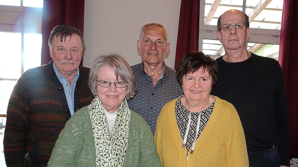 Die im Rahmen der Versammlung im Amt best&auml;tigte Vorstandschaft des Gartenbauvereins.