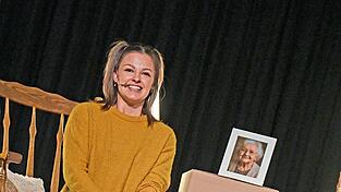 Juliane Mifka erarbeitete sich mit dem Soloprogramm &bdquo;Ich werde Dich nie vergessen&ldquo; ein pers&ouml;nliches Herzensprojekt.