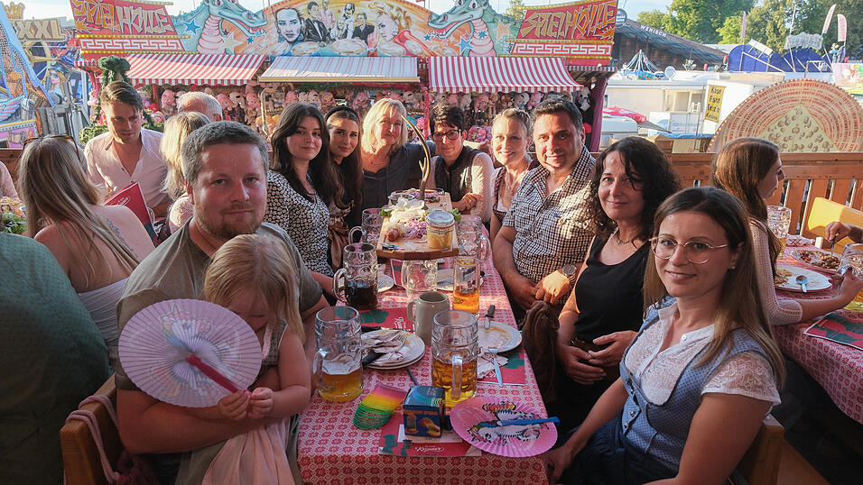 Die Partybilder vom Mittwoch, 16. August 2023, aus dem Festzelt Krönner. Die Partybilder vom Mittwoch, 16. August 2023, aus dem Festzelt Krönner.