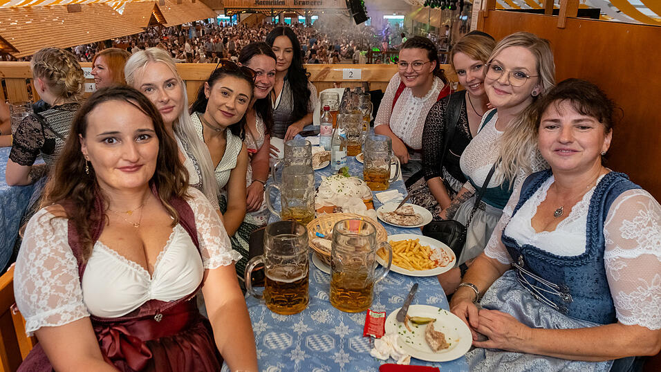 Die Partybilder vom Montag, 14. August 2023, aus dem Festzelt Nothaft. Die Partybilder vom Montag, 14. August 2023, aus dem Festzelt Nothaft.
