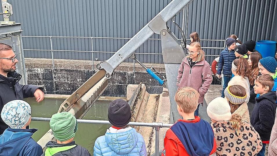 Die Schüler aus Postau informierten sich im Wasserwerk. Die Schüler aus Postau informierten sich im Wasserwerk.