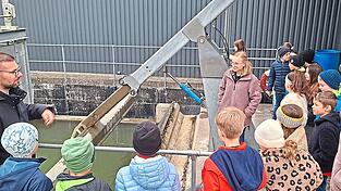 Die Schüler aus Postau informierten sich im Wasserwerk. Die Schüler aus Postau informierten sich im Wasserwerk.