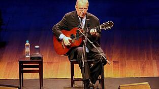 João Gilberto bei einem Auftritt in Sao Paulo 2008