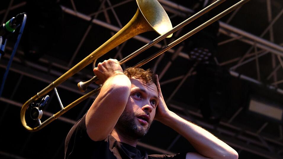 LaBrassBanda begeisterte am Donnerstagabend das Publikum in Straubing.