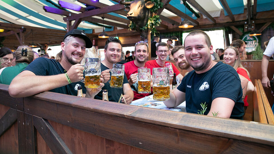 Die Partybilder vom Montag, 11. August, aus dem Festzelt Wenisch. Die Partybilder vom Montag, 11. August, aus dem Festzelt Wenisch.